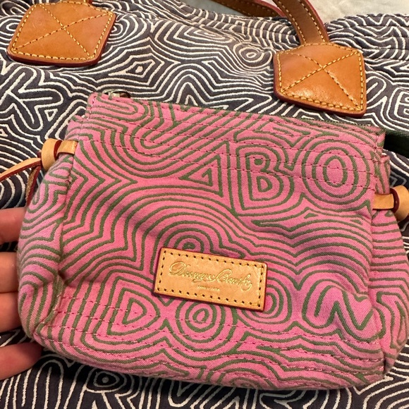 Dooney and Bourke scribble pattern tote with small bag included - Picture 5 of 15